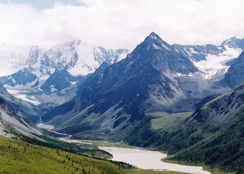 Две горные системы россии. Гора броня Алтай. Вершина горных систем Алтай. Горы трёхтысячники. Высота горы Алтай.